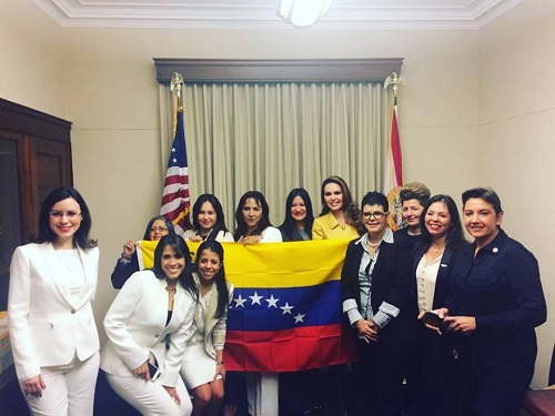 Editora De Columna Estilos Recibe Reconocimiento En El Congreso De EEUU