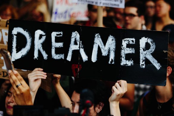 GreenLatinos A los Dreamers, “Ya Estás En Casa, Ésta Es Tu Casa”