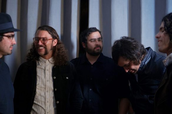 «Enjambre» Rompe Esquemas Con Su Música